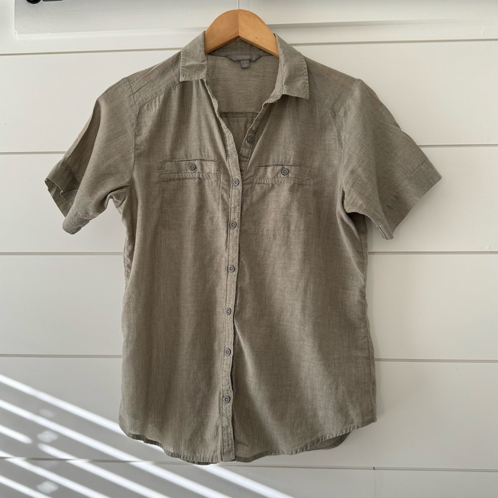 Nordstrom button-down short sleeve top. Size S